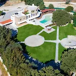 Hamilton Grand Villa