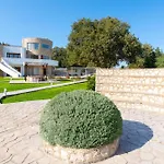 Hamilton Grand Villa